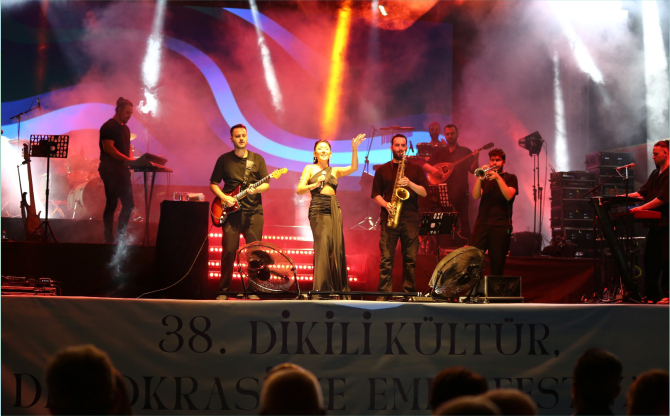 Dikili Festivali Özgür Özel’in açılışıyla başladı