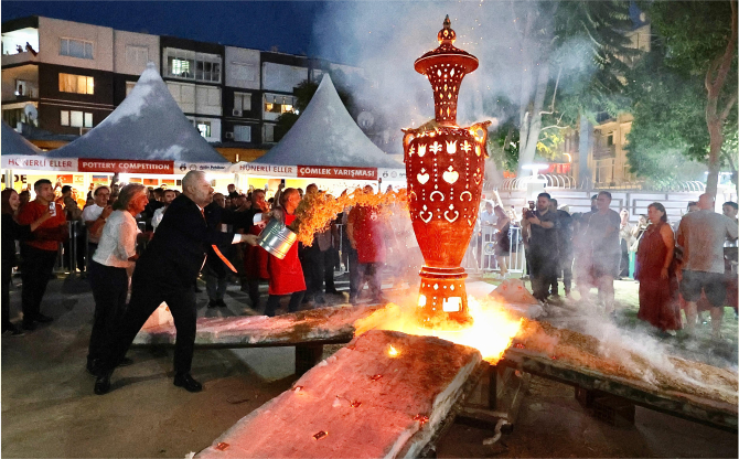 Menemen’in Uluslararası Festivaline Görkemli Açılış