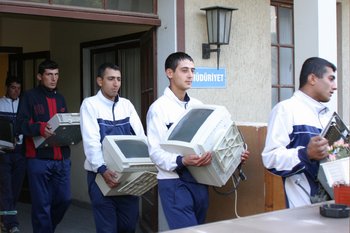 Bergama Lisesi Fabrikaya Taşındı!