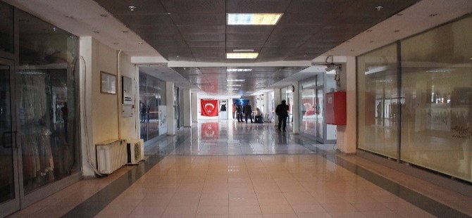 Kruvaziyer Gemilerinin İptali Esnafa Kepenk Kapattırdı