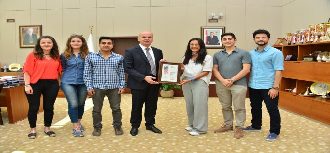 MCBÜ ENSO kulüp üyeleri Rektör Prof. Dr. A. Kemal Çelebi’yi ziyaret etti