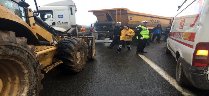 Aliağa'da 3 Kamyon Çarpıştı: 1 Yaralı