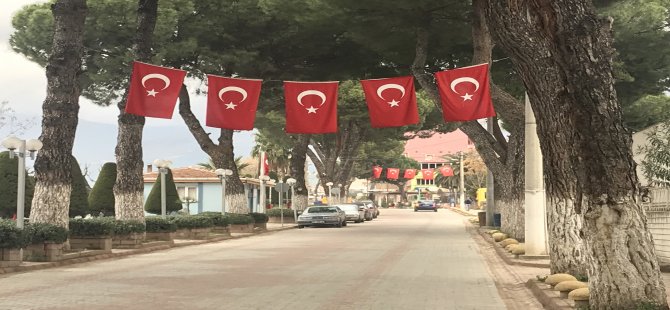 Kiraz’da Mehmetçiklere Bayraklı Destek